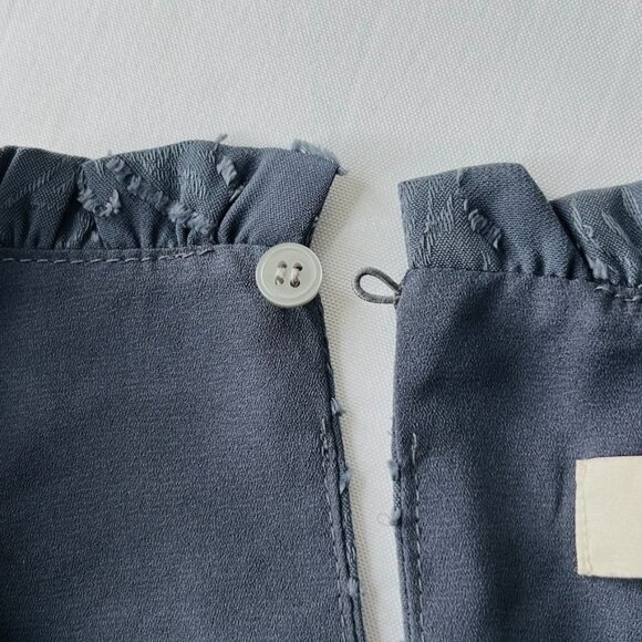 Loft Knee Length Dress Size 8 Petite Frey Flowy Ruffle neckline and Cap Sleeve - Picture 9 of 12